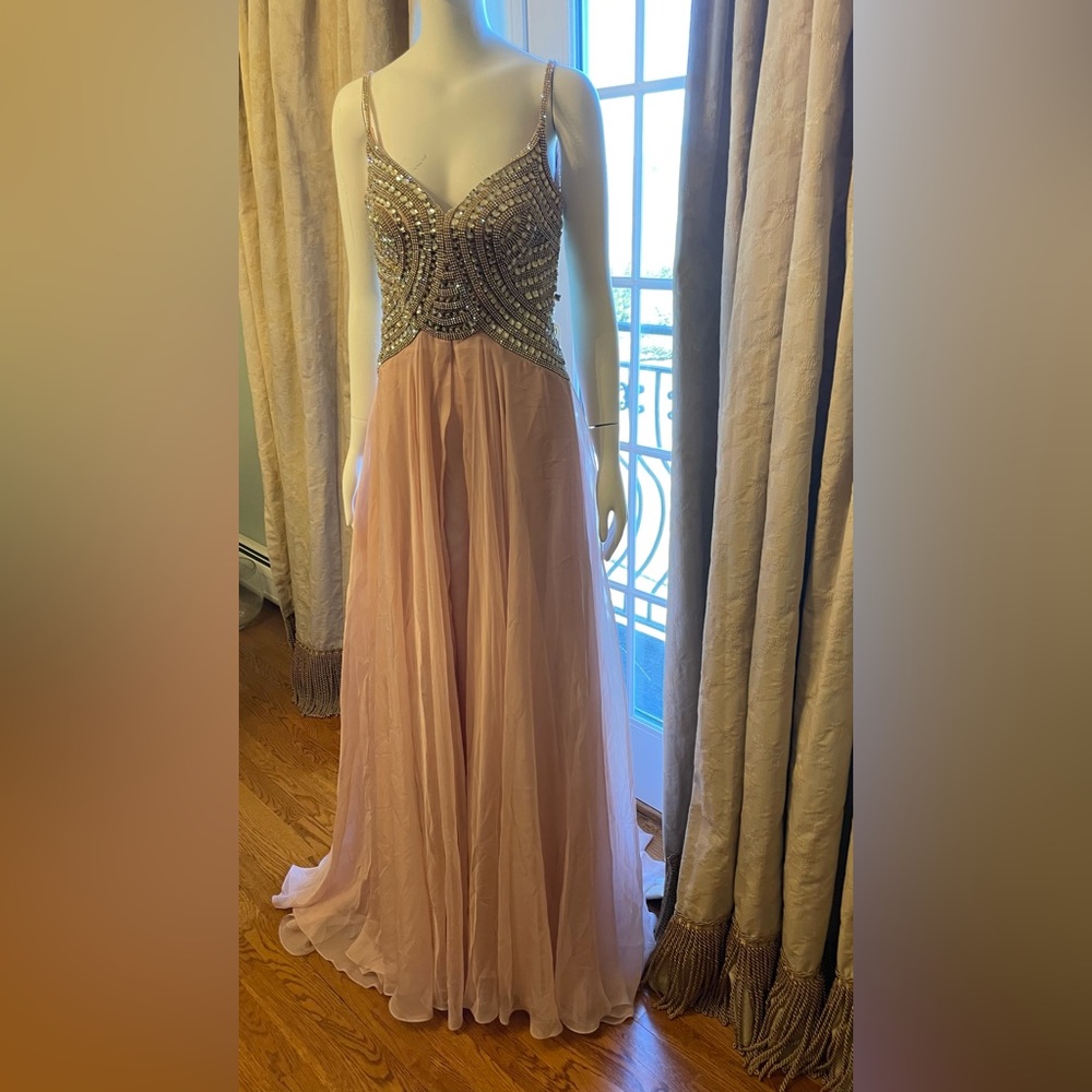 Macduggal light pin dress with beading size 4